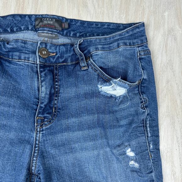 Torrid Mid Rise Skinny Vintage Stretch Distressed Casual Denim Jeans Women's 10R - Picture 4 of 16